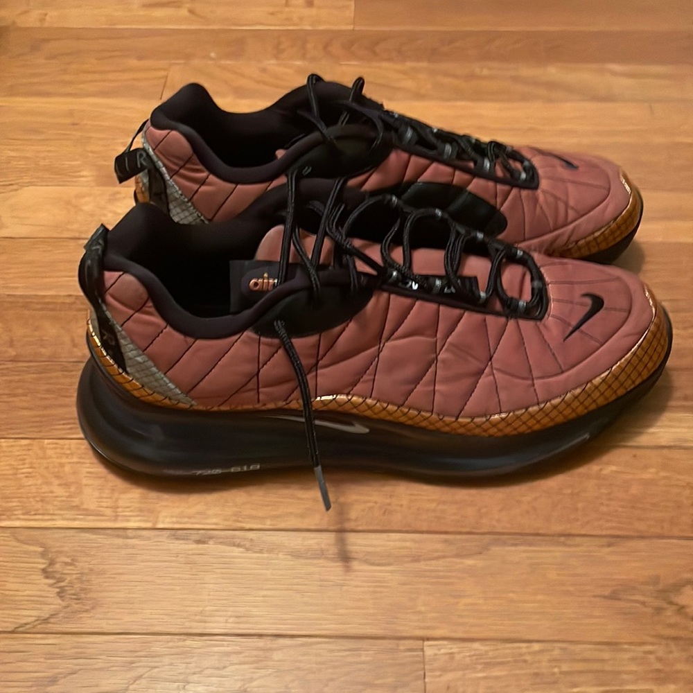 ***Rare*** Nike Air Max 720 Metallic Copper Mens Size 13